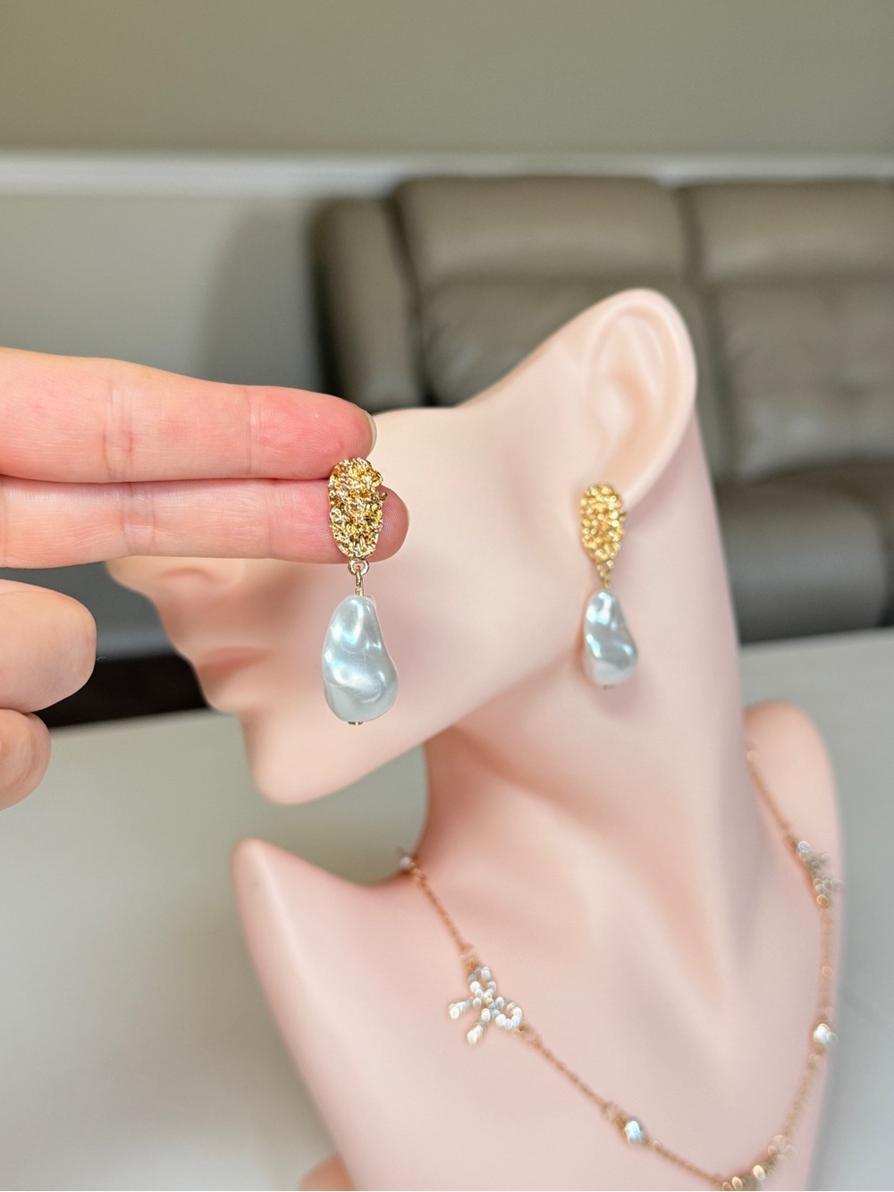 Gold Teardrop Pearl Pendant Earrings - Elegant Women's Jewelry - Picture 4 of 10